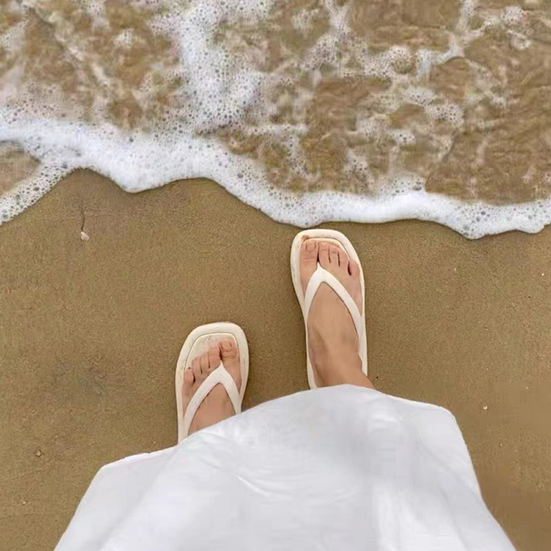 Fashion Beach Flip Flops Women Summe Indoor Outdoor Bathroom Flat Slippers Soft Sole Non Slip Shoes Square Toe Sandals