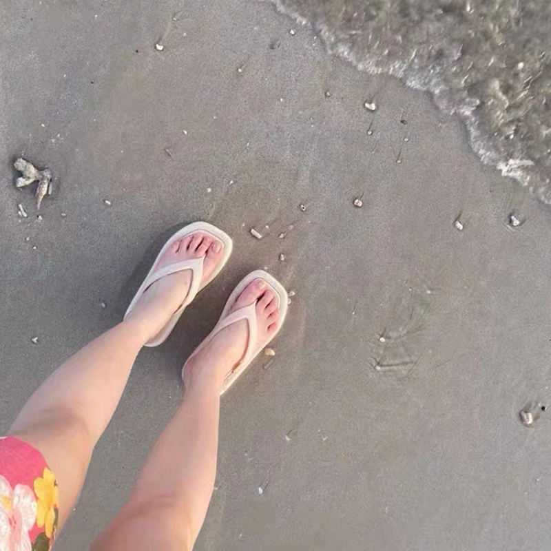 Fashion Beach Flip Flops Women Summe Indoor Outdoor Bathroom Flat Slippers Soft Sole Non Slip Shoes Square Toe Sandals