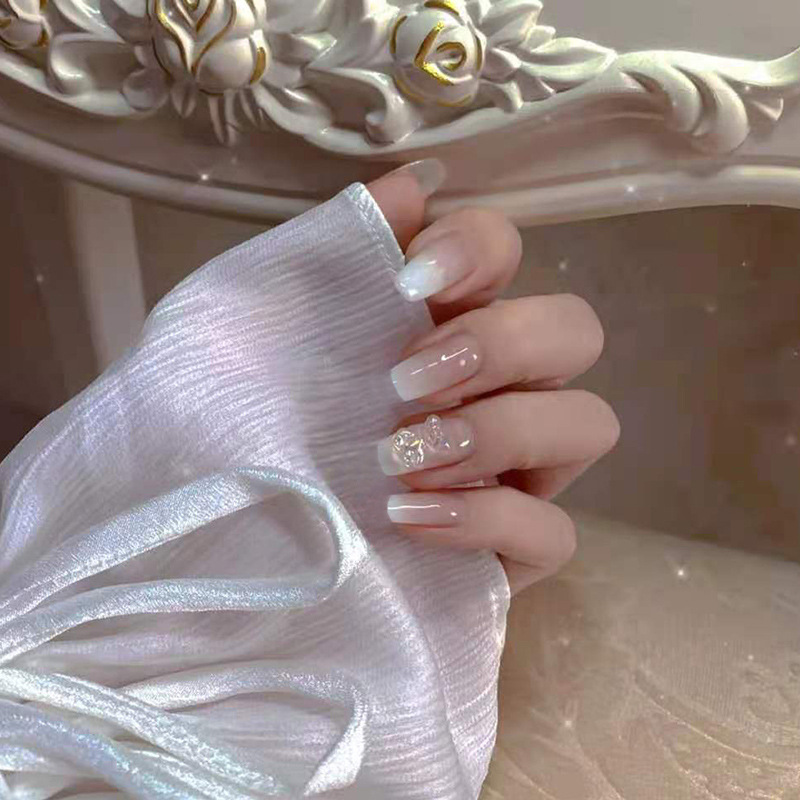Nail Art Patch Fake Nail Pieces Removable Milky White Gradient Aurora Bear Cute