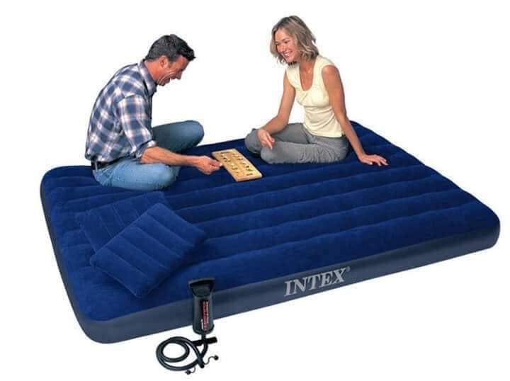 Inflatable air mattress with electric pump