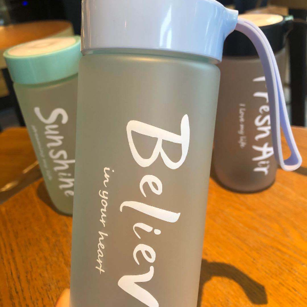 600ML Sports Cup Couple Water Cup Plastic Portable Beverage Bottle Tarvel Outdoor Rope Bottle Kitchen Water Bottle Portable Plastic Cup Creative Gift Water Cup Advertising Sports Fruit Lemon Juice