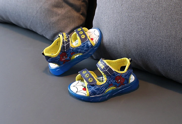 Boys Wear Resistant Non-Slip Luminous Beach Walking Sandals & Flip-Flops