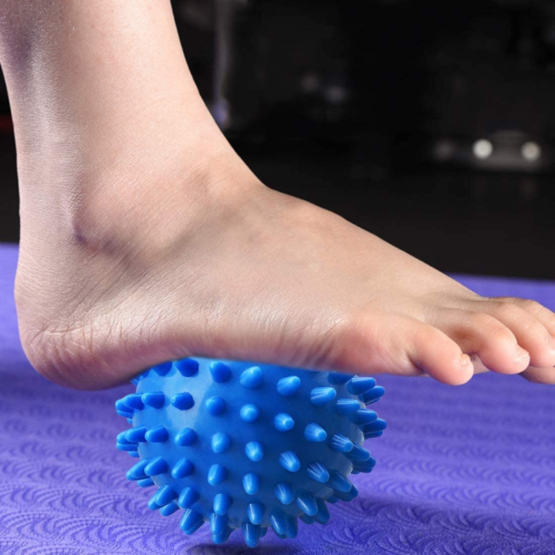 Exercise Balls Durable PVC Spiked Massage Ball Trigger Point Massage Ball Sport Fitness Hand Foot Pain Relief Relieve Plantar Fasciitis Hedgehog 7cm
