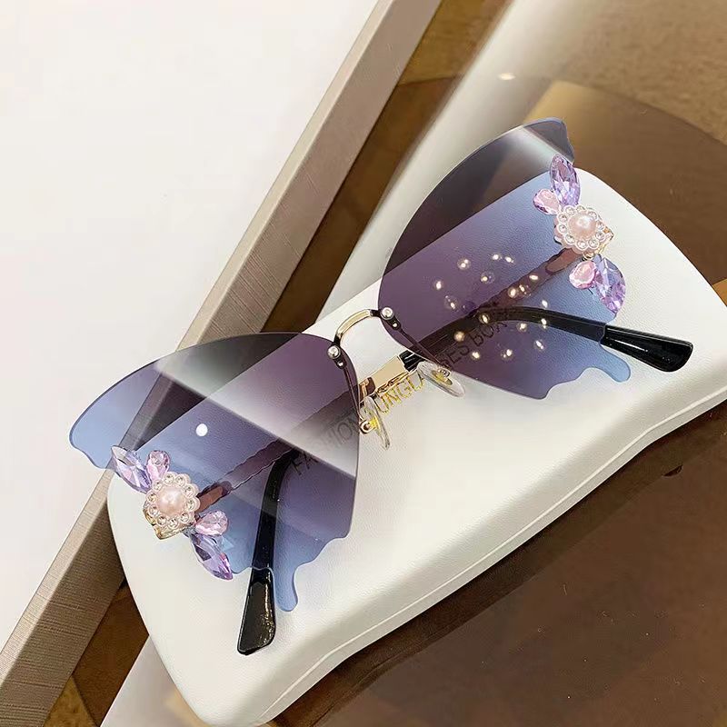 Women's new sunglasses Diamond-encrusted rimless sunglasses in butterfly shape Stylish personality sunglasses suit every face type