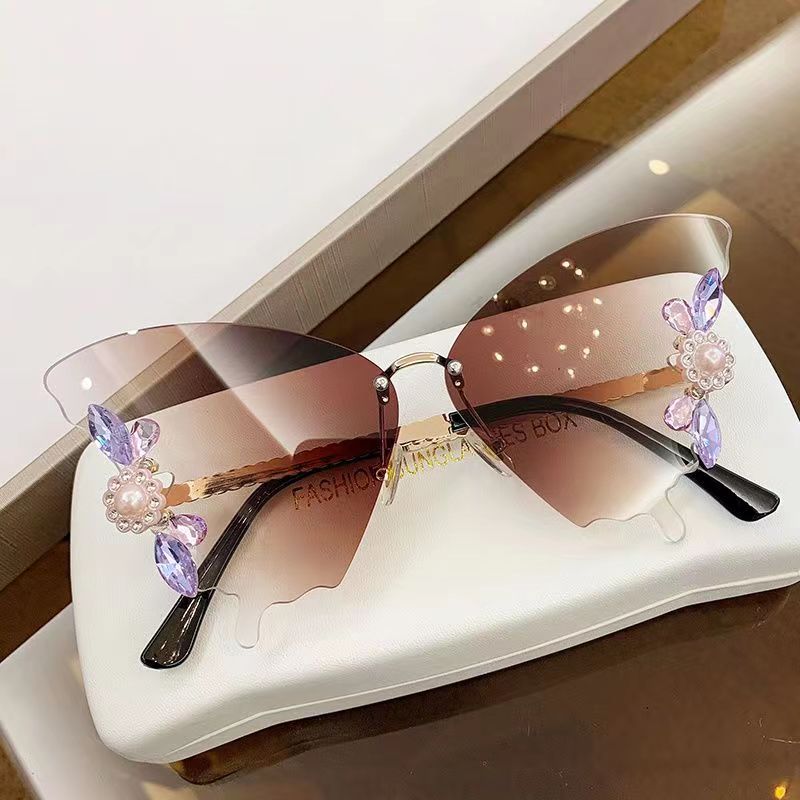 Women's new sunglasses Diamond-encrusted rimless sunglasses in butterfly shape Stylish personality sunglasses suit every face type