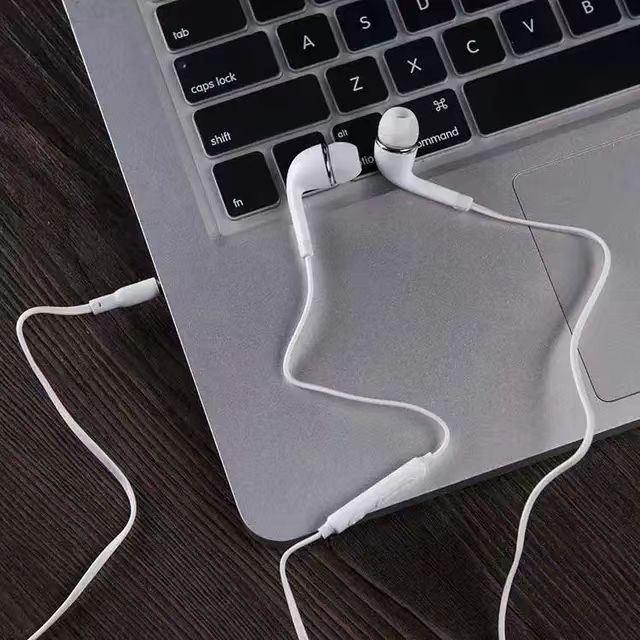 Wired earphones wired headphones 3.5mm Hands Free earphones with Mic For iphone samsung Huawei white