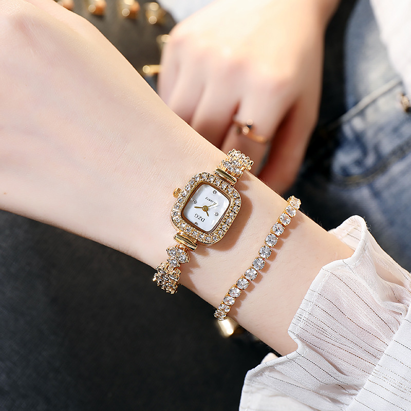 Mini Women Watches Small Square Watch Female Watch Diamond Small Spiral Crown Quartz Watch Casual