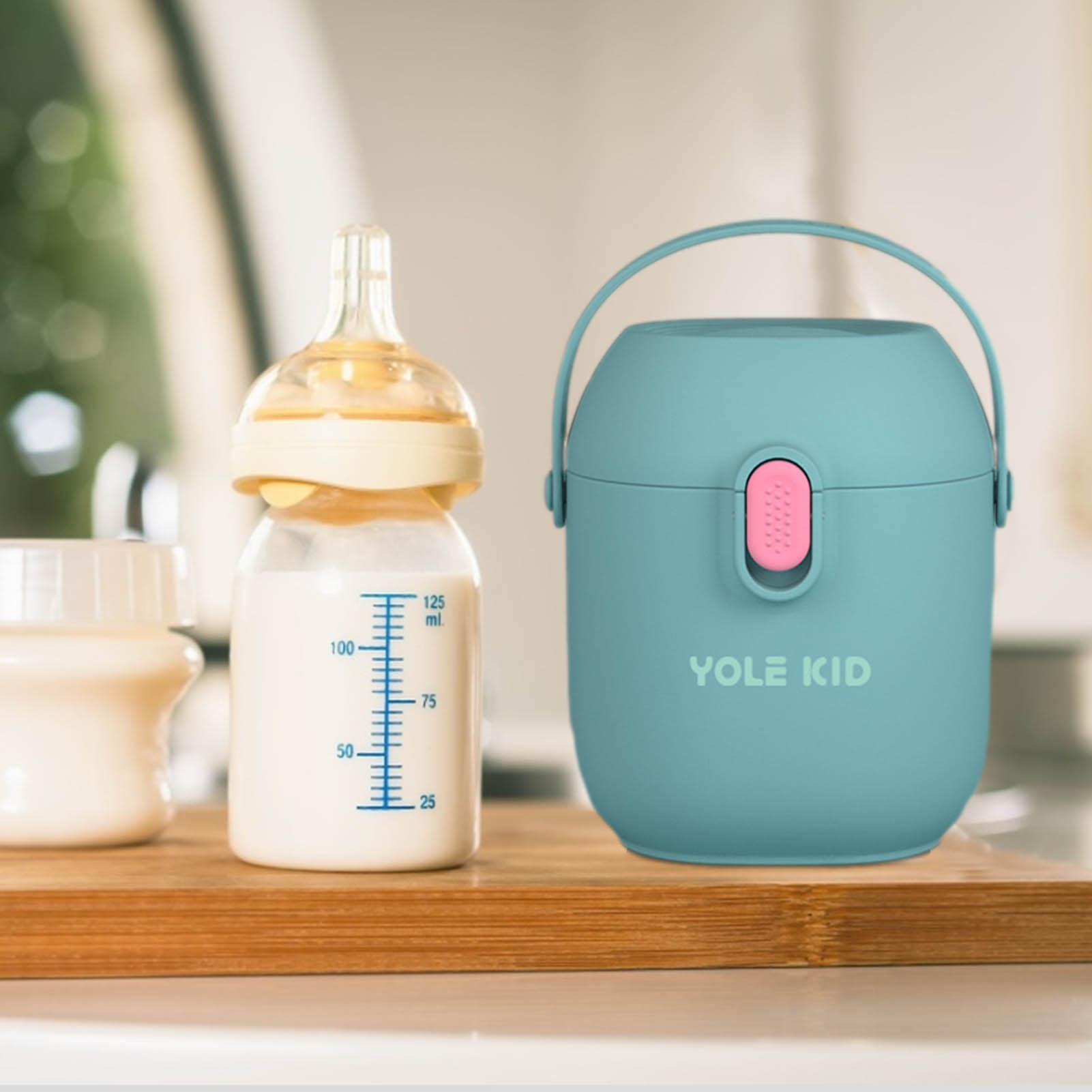 1PC New Milk Powder Storage Box With Spoon Portable Baby Food Snacks Container Newborn Milk Powder Case Feeding Accessories