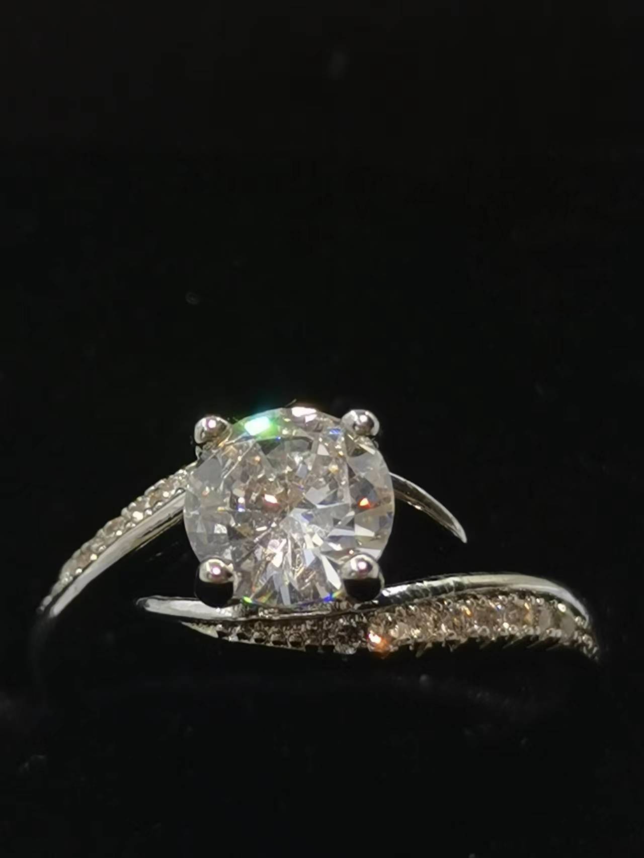 2022 Fashion New Shape Round Large Diamond Jewelry Ladies Classic Wedding Engagement Ring Gift Silver White Gold Free Size
