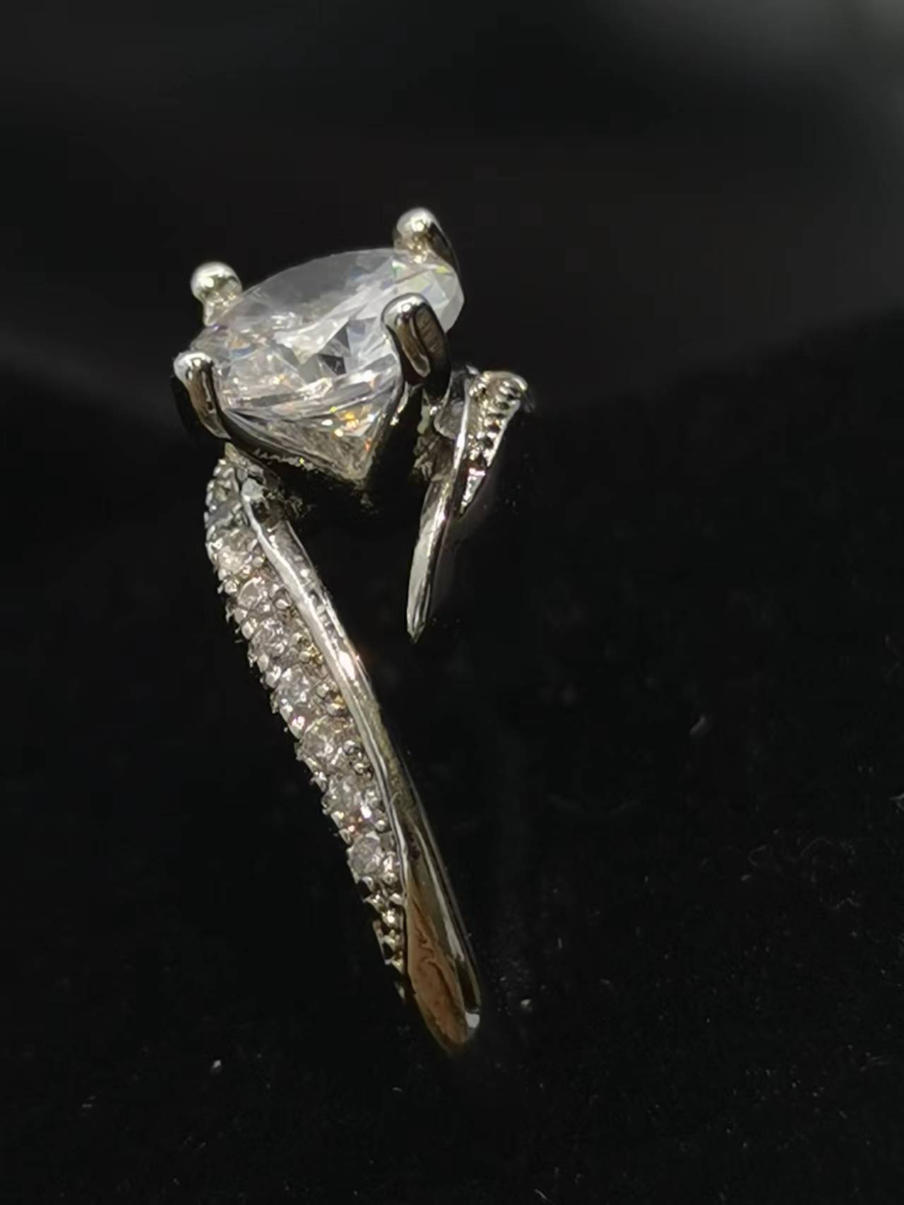 2022 Fashion New Shape Round Large Diamond Jewelry Ladies Classic Wedding Engagement Ring Gift Silver White Gold Free Size