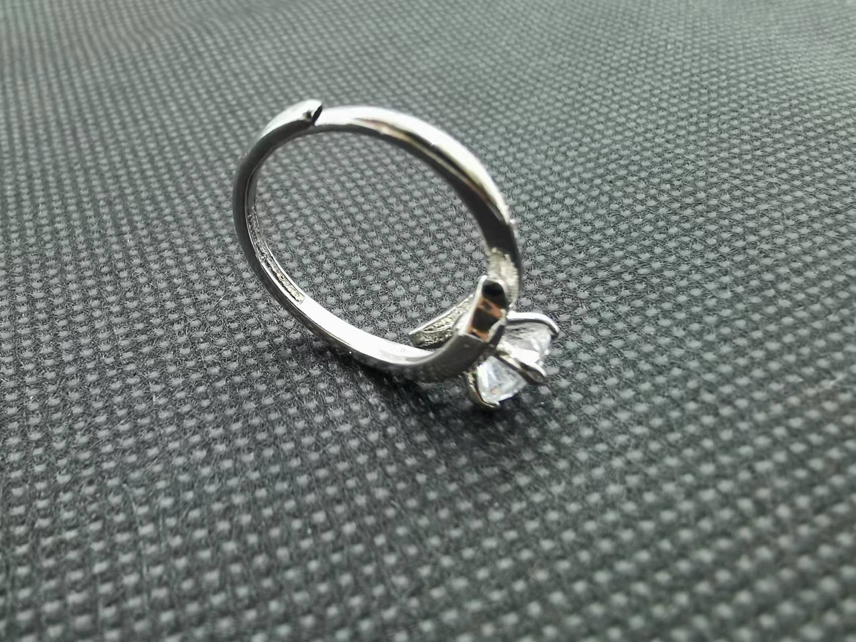 2022 Fashion New Shape Round Large Diamond Jewelry Ladies Classic Wedding Engagement Ring Gift Silver White Gold Free Size