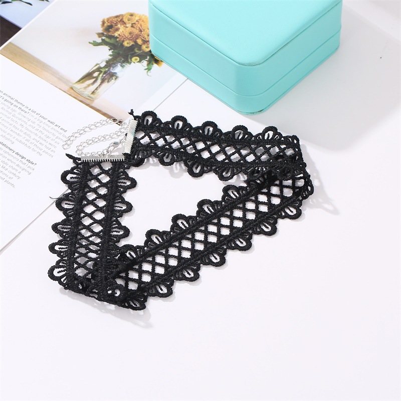 Newest Fashion Necklaces Retro Lace Choker Jewelry Accessories Hollow Out Lace Black Choker Necklace for Couple Lovers Collar Vintage Women Wedding Jewelry