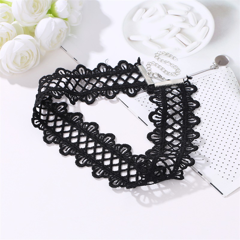 Newest Fashion Necklaces Retro Lace Choker Jewelry Accessories Hollow Out Lace Black Choker Necklace for Couple Lovers Collar Vintage Women Wedding Jewelry