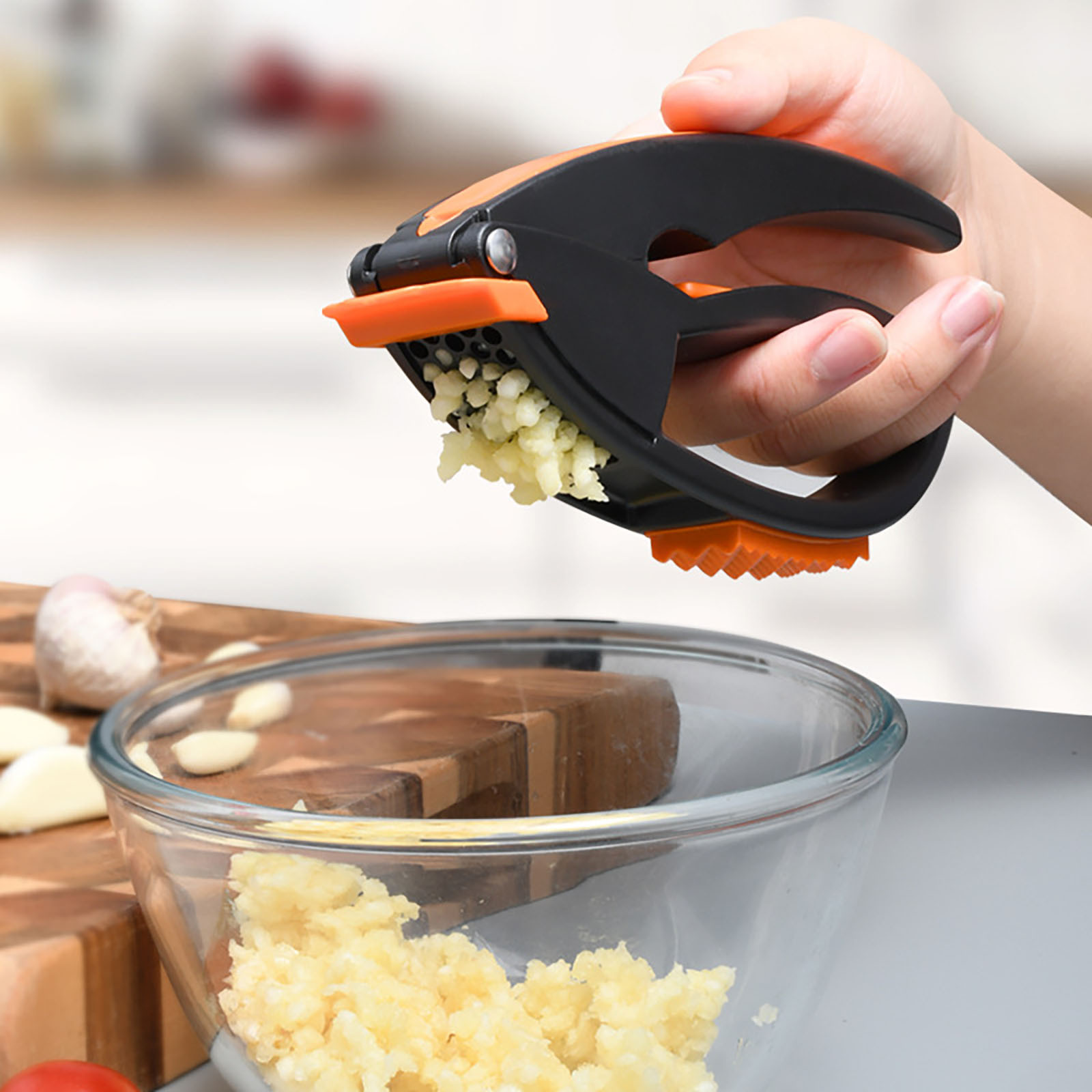 Stainless Steel Garlic Press Hand Held Press Manual Curved Garlic Grinding Slicer Chopper Garlic Crusher Kitchen Gadgets Tool