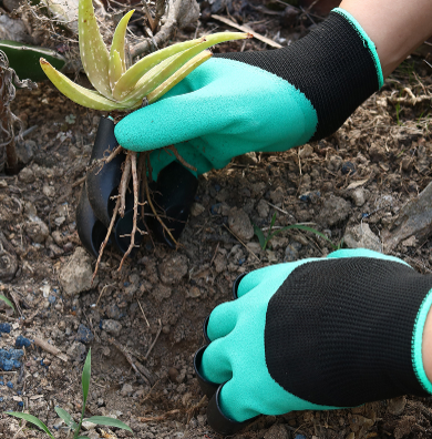 1 pair Gardening Gloves with Claws ABS Plastic Soil Claws Hand Guards Waterproof Outdoor Planting Rubber Gloves