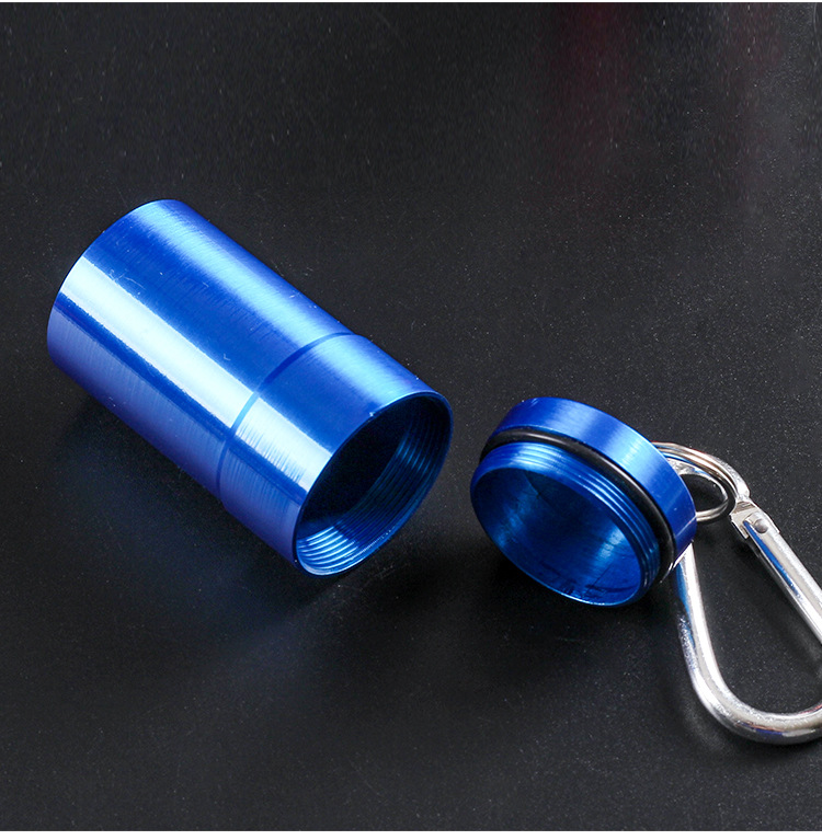 1Pcs Mini Portable Ashtray with Lid Aluminum Storage Tube Windproof Cigarettes Ashtray with Keychain Ash Holder Outdoor