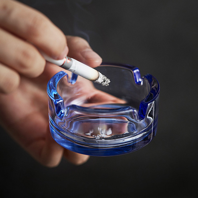 Lead-free Glass Ashtray MiniAsh Holder Clear Cigarette Ash Holder Smoking Accessories Hotel Home Table Decoration For