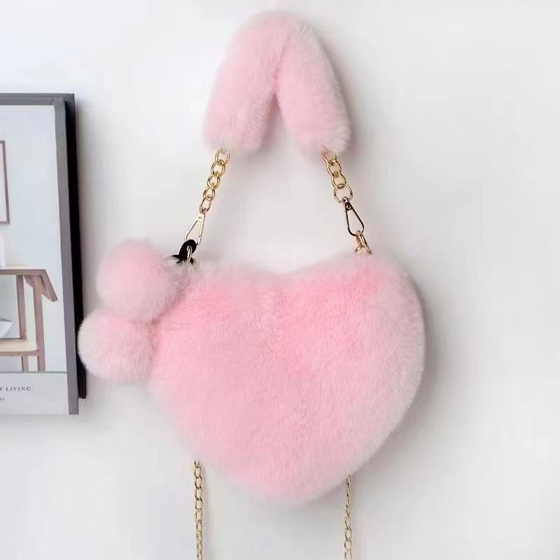 New Plush Love Handbag Crossbody Bag Fashion Peach Heart Chain Bag Single Shoulder Bag Crossbody Bag Heart shaped Bag Gifts to Girlfriends