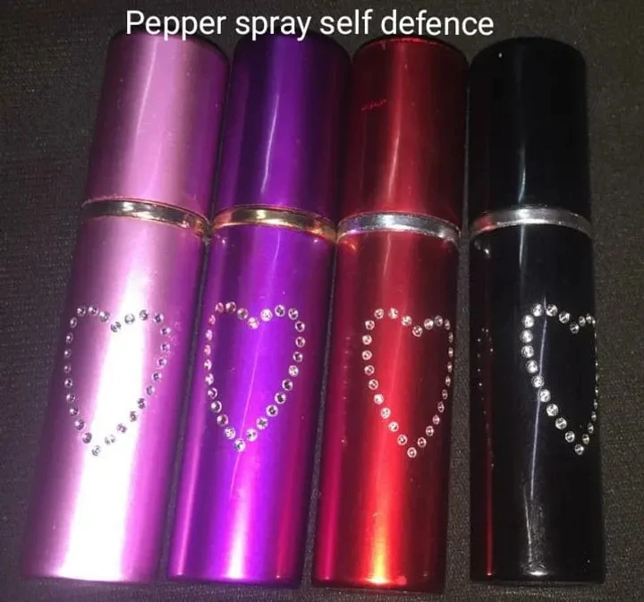 Pepper defensive Spray color blue white and green