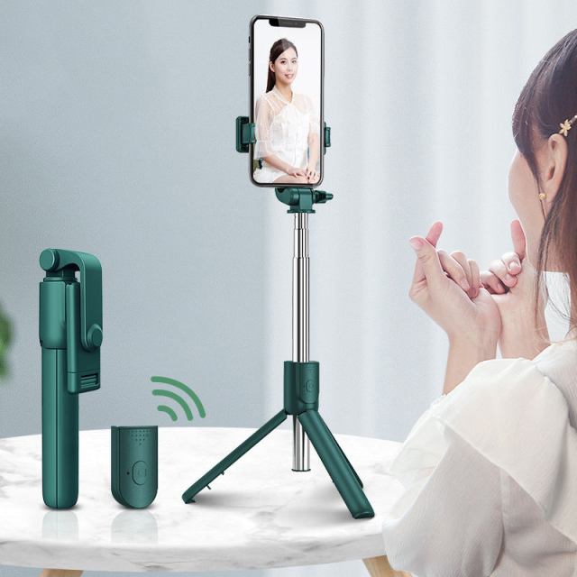 Wireless bluetooth selfie stick foldable mini tripod with fill light shutter remote control for IOS Android Smart phone
