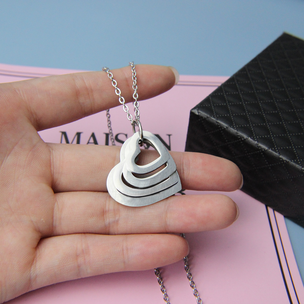 Personalized Necklace Custom Family Names Stainless Steel Heart Engraved Pendants Necklace for Women Mother Lover Jewelry