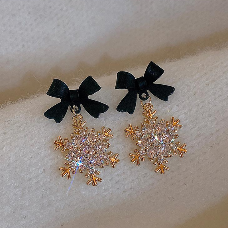 Design sense of New Year Party Golden Snowflake Pendant Earrings For Women Girls Korean Fashion Jewelry Luxury Gift Accessories