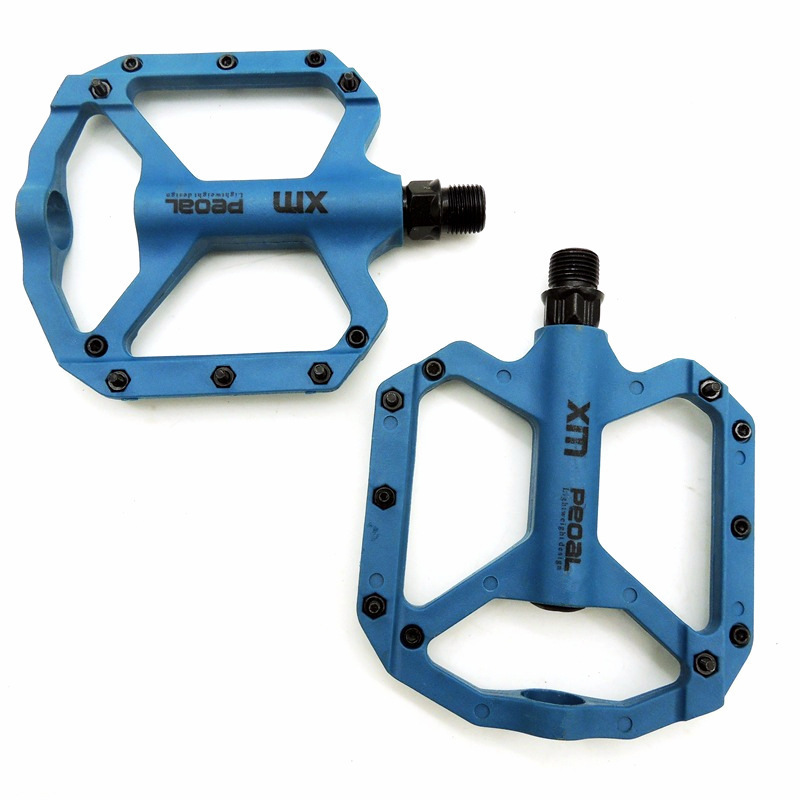 1 Pair Helpful Universal Bicycle Pedals 5 Colors Bike Platform Pedals Anti-slip   for Cycling