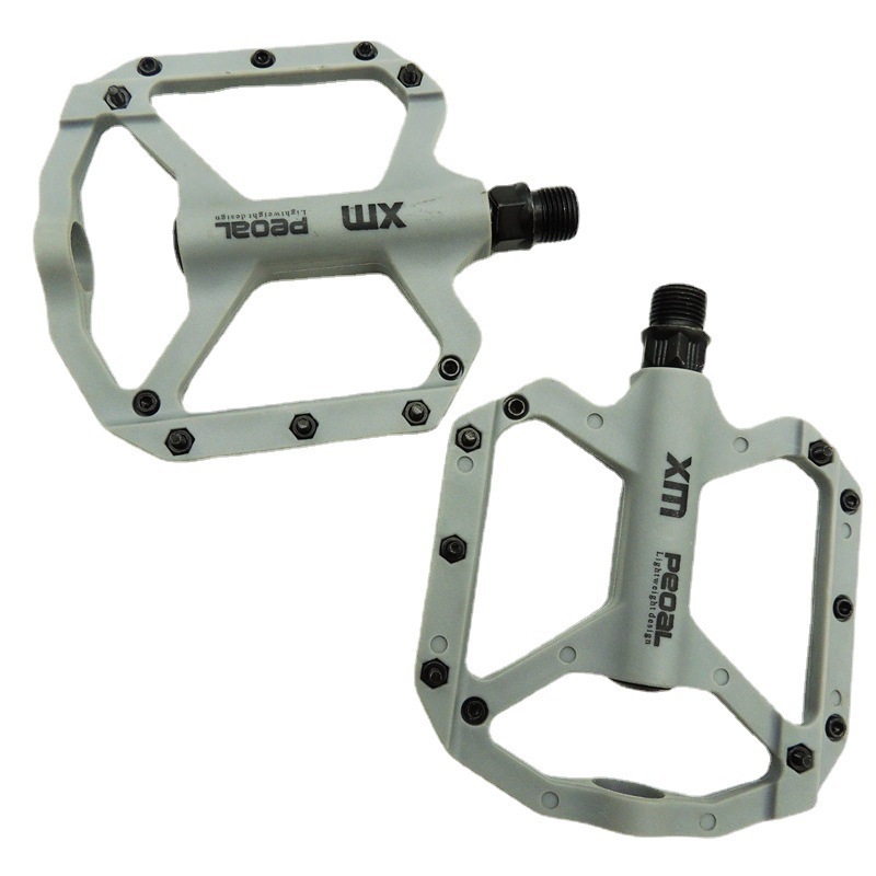 1 Pair Helpful Universal Bicycle Pedals 5 Colors Bike Platform Pedals Anti-slip   for Cycling