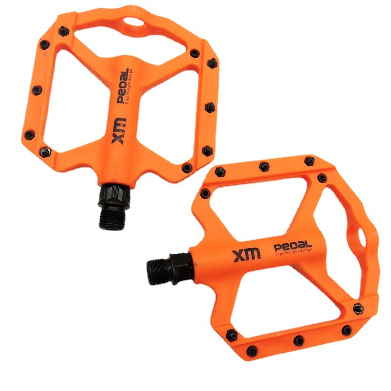 1 Pair Helpful Universal Bicycle Pedals 5 Colors Bike Platform Pedals Anti-slip   for Cycling