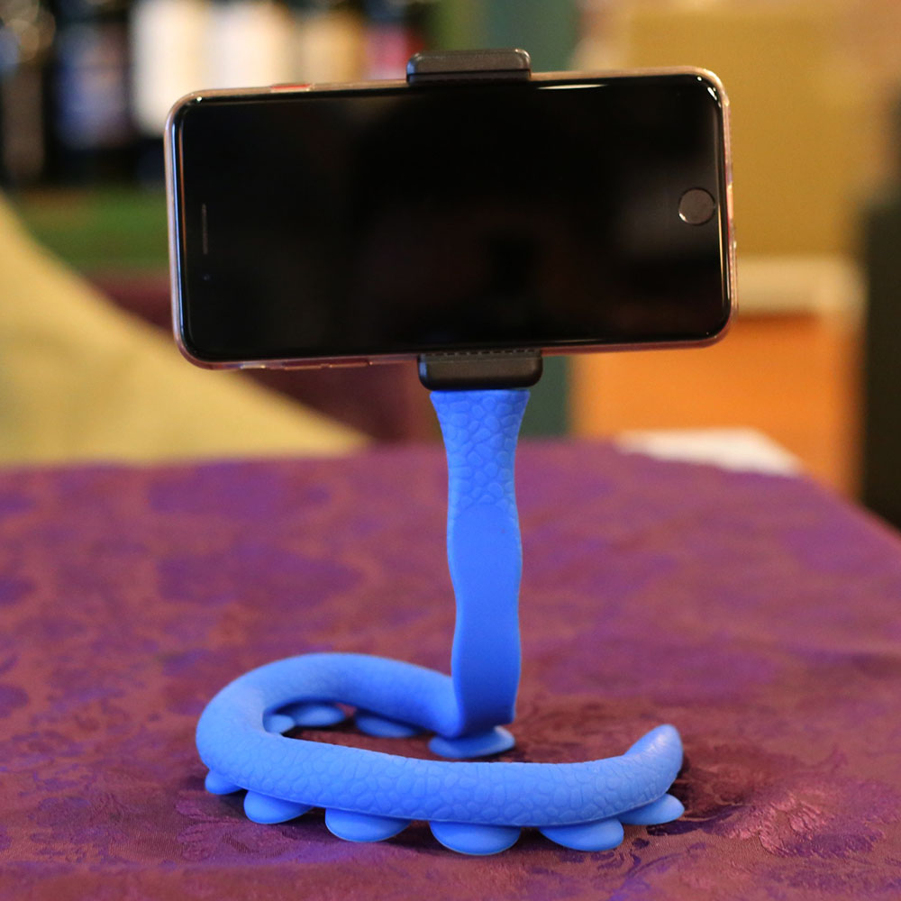 Selfie Stick Tripod Ri-47 Travel Outdoor Lazy Phone Holder Stand Bracket W Bluetooth Remote Control for Iphone Max Xs X 8 7 Plus