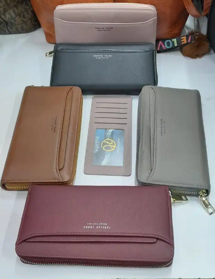 HANDBAGS;FOREVER PURE LEATHER HANDBAG  1 PC FOR ALL LADIES .THE BAGS ARE CUTE AND MODERN TO BE CARRIED WHILE ON A JOURNEY OR IN THE OFFICE  ITS SIZEABLE TO BE  CARRIED BY A HAND