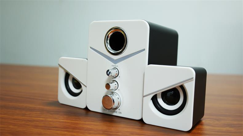 Bluetooth Soundbar TV Home Theater with Subwoofer Computer Speaker Wired Bluetooth Desktop Laptop Desktop Music Center Speaker