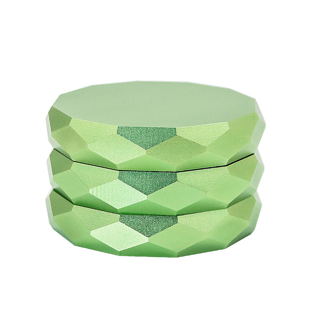 4-layer Metal Weed Grinder 63MM/2.48inch Diamond Cut Surface Tobacco Herb Grass Grinder Herbal Crusher Smoking Kitchen Accessories