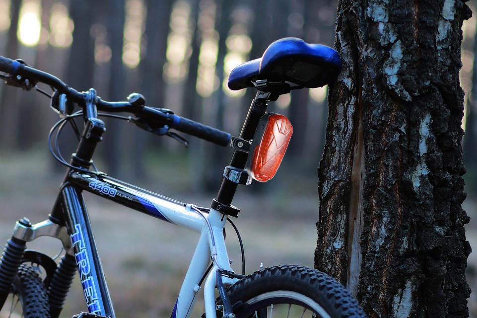 long standby time waterproof led light gsm gps tracker for bike easy hidden sim card bicycle lifetime free platform