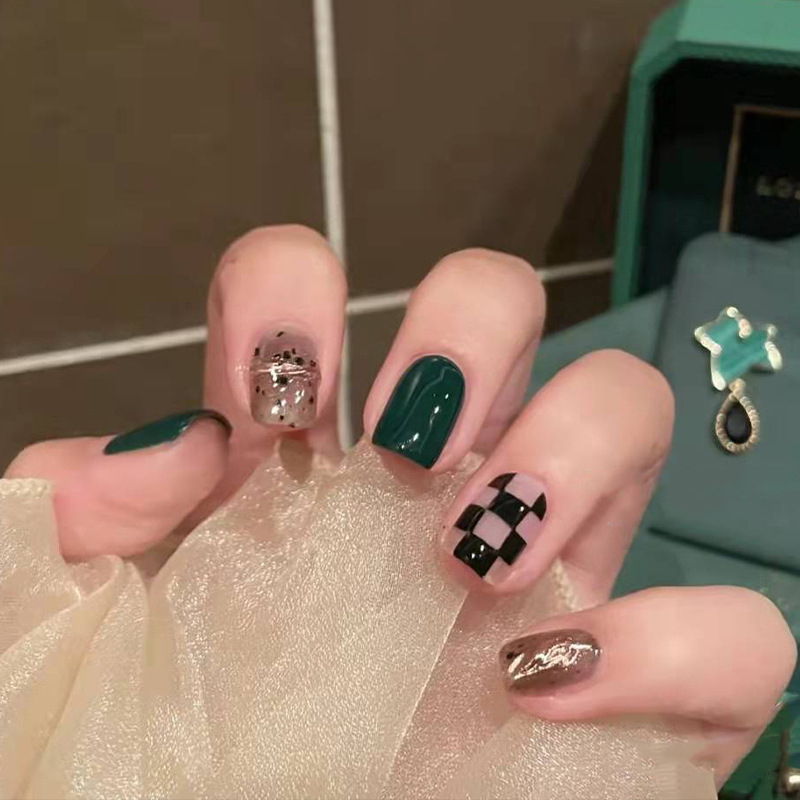 Nail patch ultra-thin short nail patch dark green checkerboard manicure wearable nail
