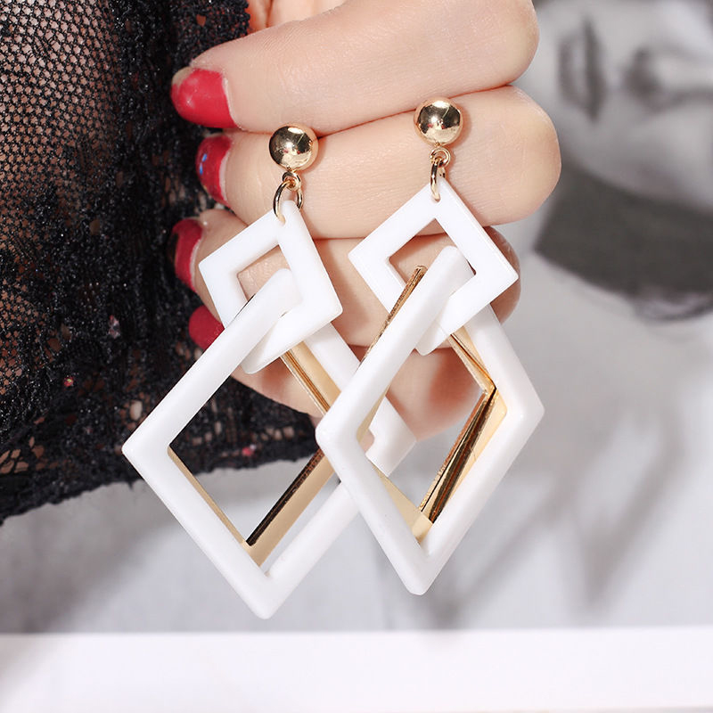 Exaggerated atmospheric earrings simple Korean version of the geometric diamond-shaped long earrings fashion temperament versatile earrings women