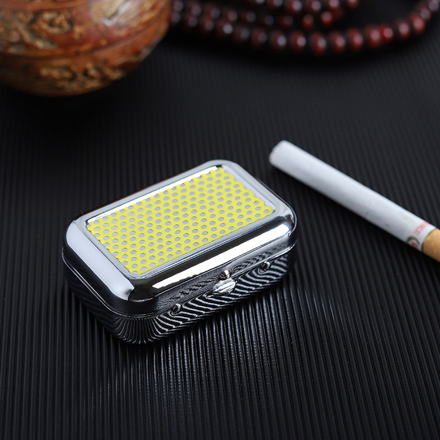 Mini Portable Metal Cigarette Ashtray Fashion Ashtray wiht Lockable Lid Desktop Ash Case Outdoor Pocket Ashtray Gift For Man