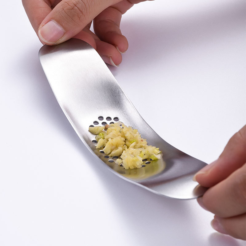 Stainless Steel Curved Garlic Press Mincer Manual Ginger Crusher Masher Multifunction Shredder Kitchen Fruit Vegetable Gadgets