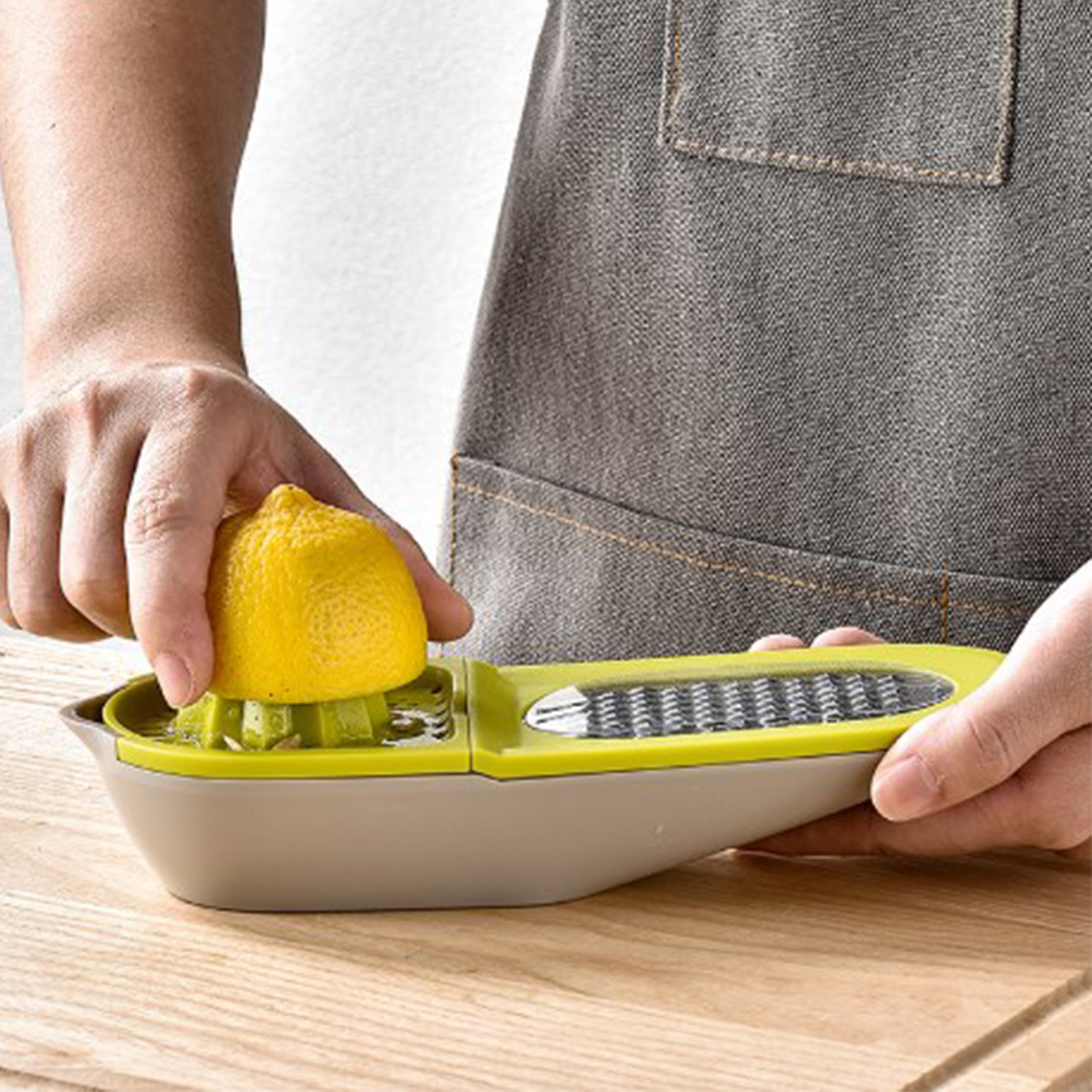 Lemon Juicer Container Built-in Grater Lemon Hand Juicer Citrus Juicer Reusable And Effort-saving Mini Portable Blender Squeezer