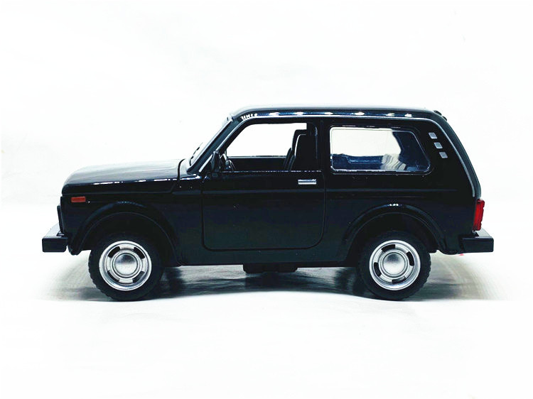 1:32 LADA NIVA Classic Car Alloy Car Diecasts & Toy Vehicles Metal Toy Car Model High Simulation Collection Toys For Children