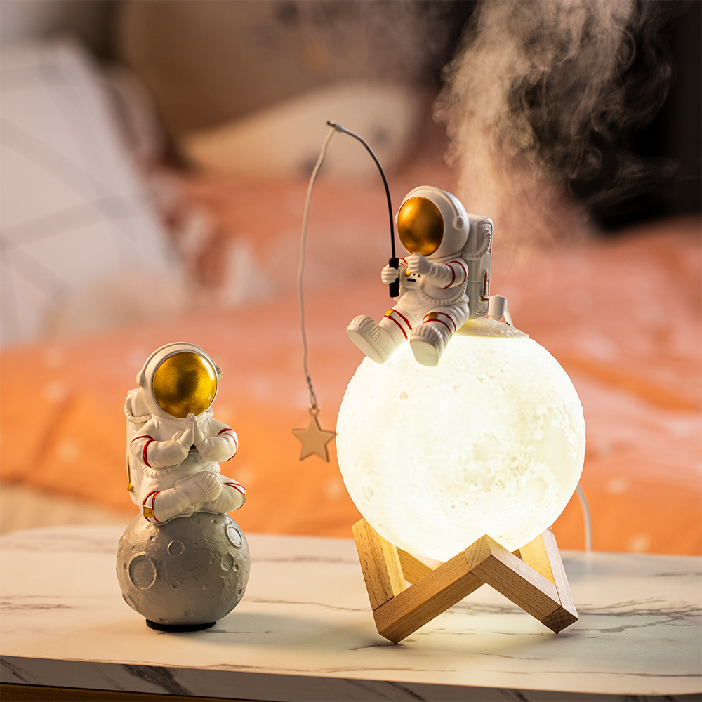 Modern Home Resin Decor Astronaut Fishing Stars Night Light Humidifier Aroma Diffuser Cold Fog Machine Creative Desktop Ornament