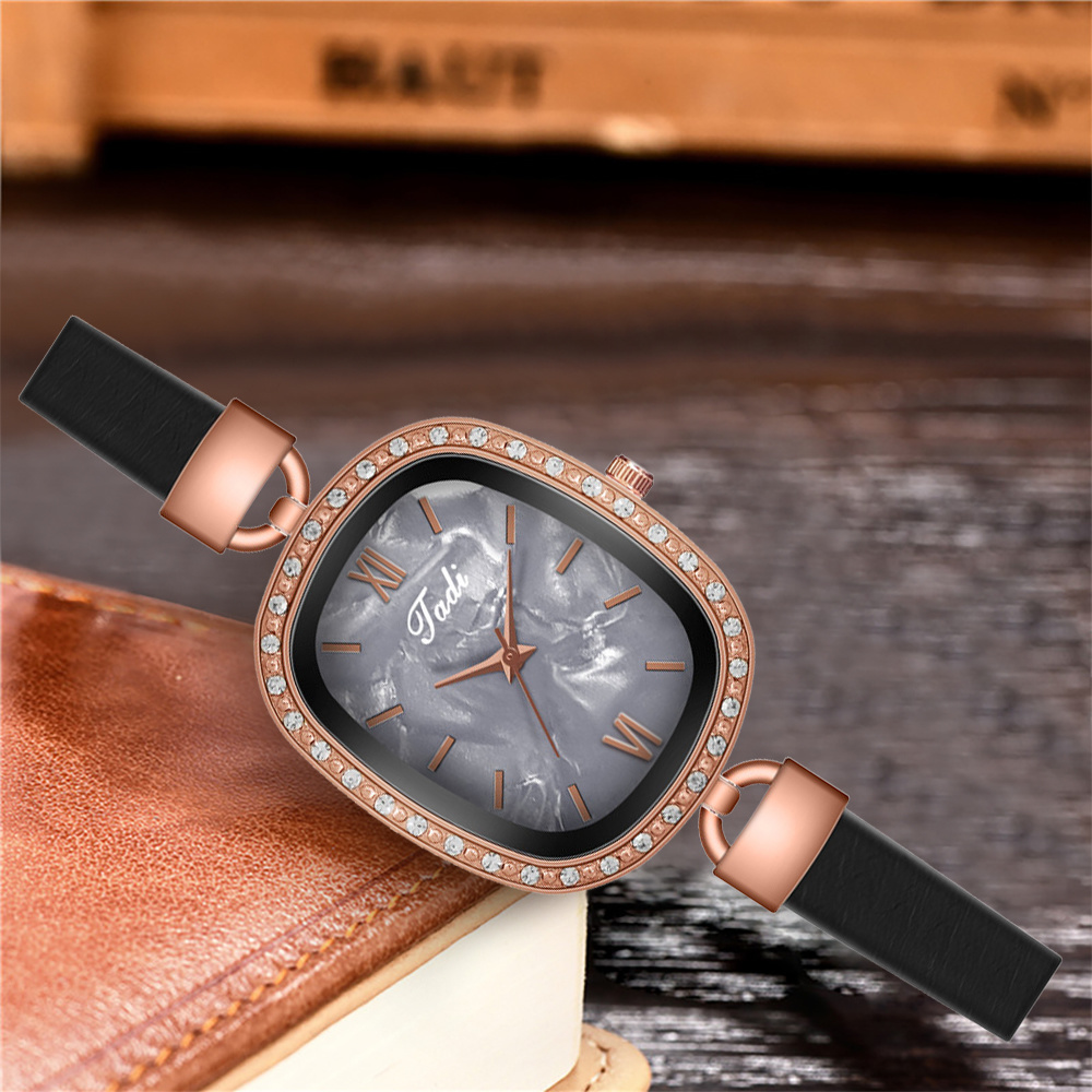 Women Oval Shell Dial Watches Fashion Leather Ladies Rhinestone Quartz Roma Watch