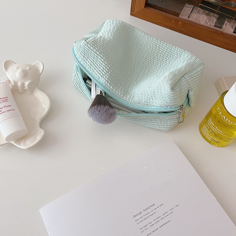 Brand new: Main Material: nylon Origin: Mainland China CN: Zhejiang Item Width: 9.5cm Style: Fashion Material Composition: nylon/canvas Pattern Type: Cartoon Closure Type: zipper M