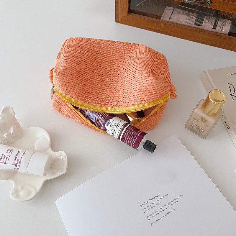 Brand new: Main Material: nylon Origin: Mainland China CN: Zhejiang Item Width: 9.5cm Style: Fashion Material Composition: nylon/canvas Pattern Type: Cartoon Closure Type: zipper M