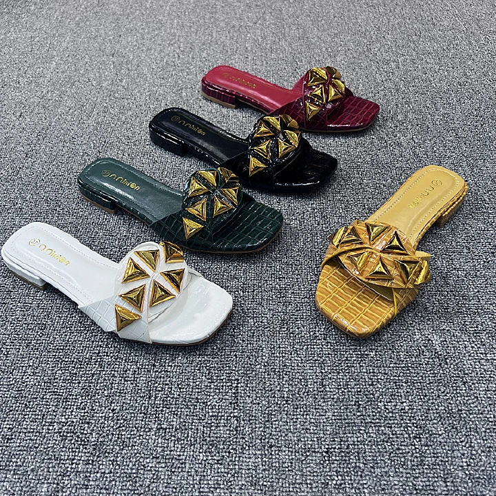 2022 new summer European and American wear versatile large women's slippers flat sandals women's sandals