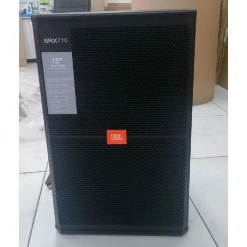 JBL SRX715 powered two-way speaker with 15-inch woofer and 1500W Class-D amp. Perfect for DJs, live sound, and professional audio applications.