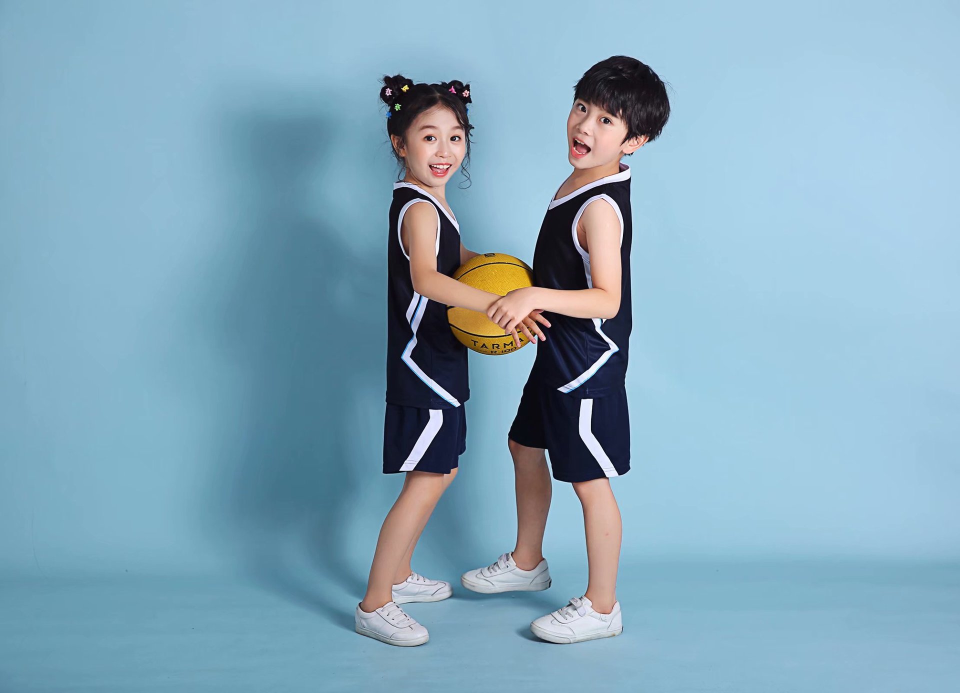 Children Basketball Uniforms kits Boys Gradient Basketball Jerseys Sets Kids Sports Kits Girls Team Training Suits Shot Uniform
