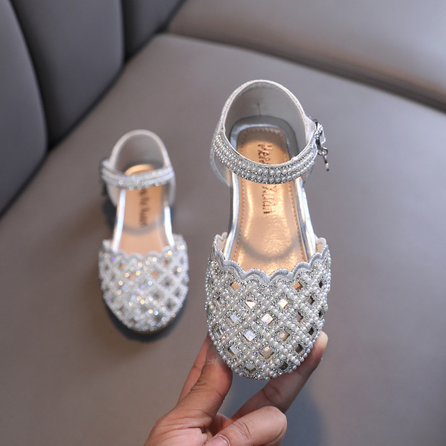 Kids Pearl Flats Sandals Girls Princess Rhinestone Party Sandals Children's Leather Hollow Out Beach Shoes Size 21-36