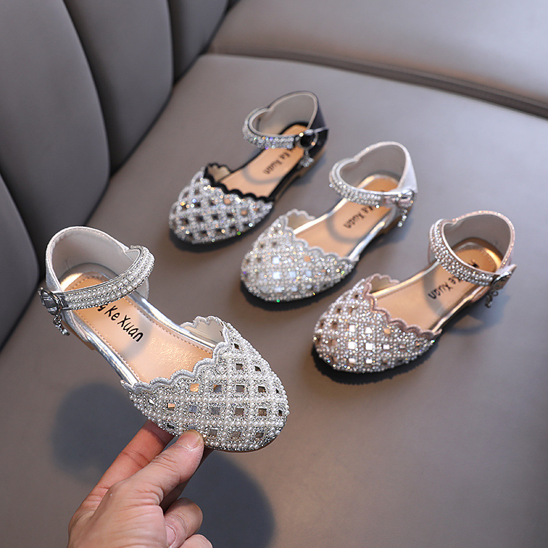 Kids Pearl Flats Sandals Girls Princess Rhinestone Party Sandals Children's Leather Hollow Out Beach Shoes Size 21-36