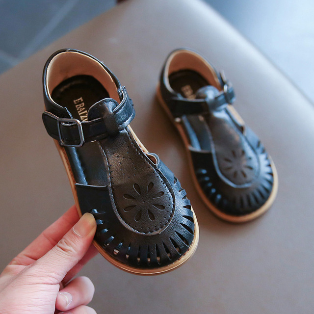 Girls Sandals 2022 New Children's Hollow Soft Sole Shoes Carved  Fashion Princess Shoes Beach Shoes Hot Cut-outs Princess